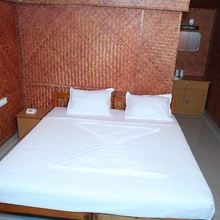 ורקלה Savithri Inn Bamboo Cottages & Resorts חדר תמונה