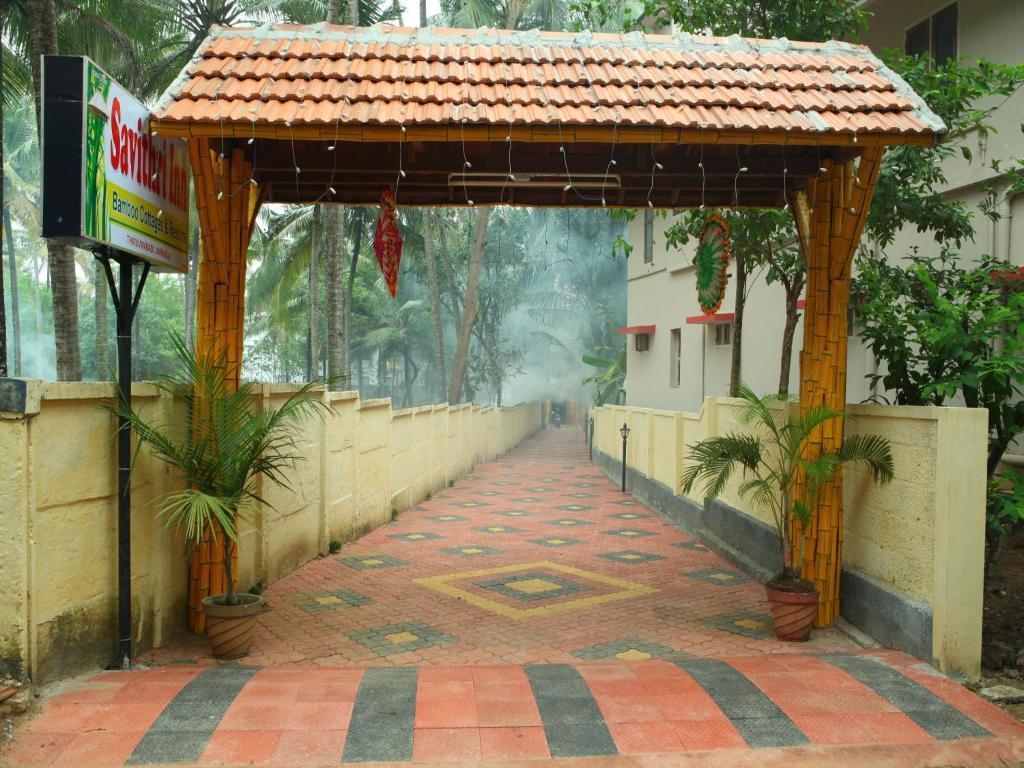 ורקלה Savithri Inn Bamboo Cottages & Resorts מראה חיצוני תמונה