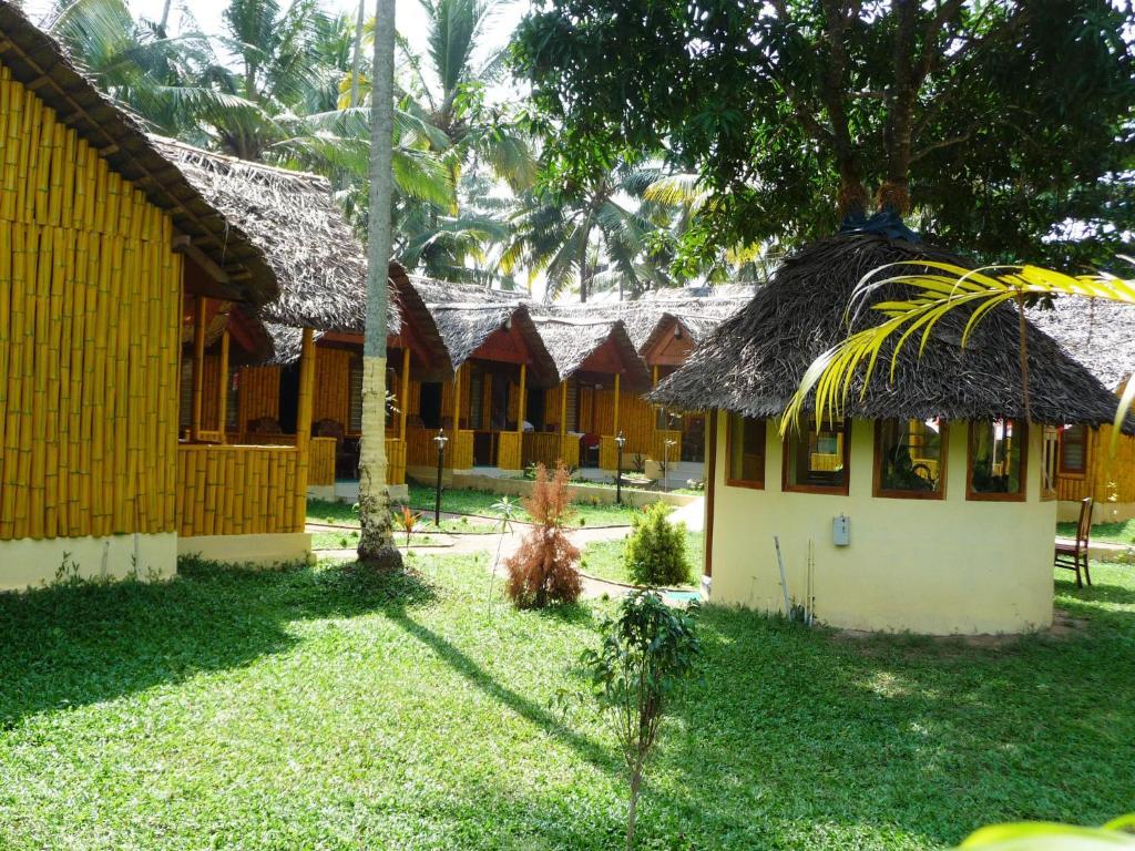 ורקלה Savithri Inn Bamboo Cottages & Resorts מראה חיצוני תמונה