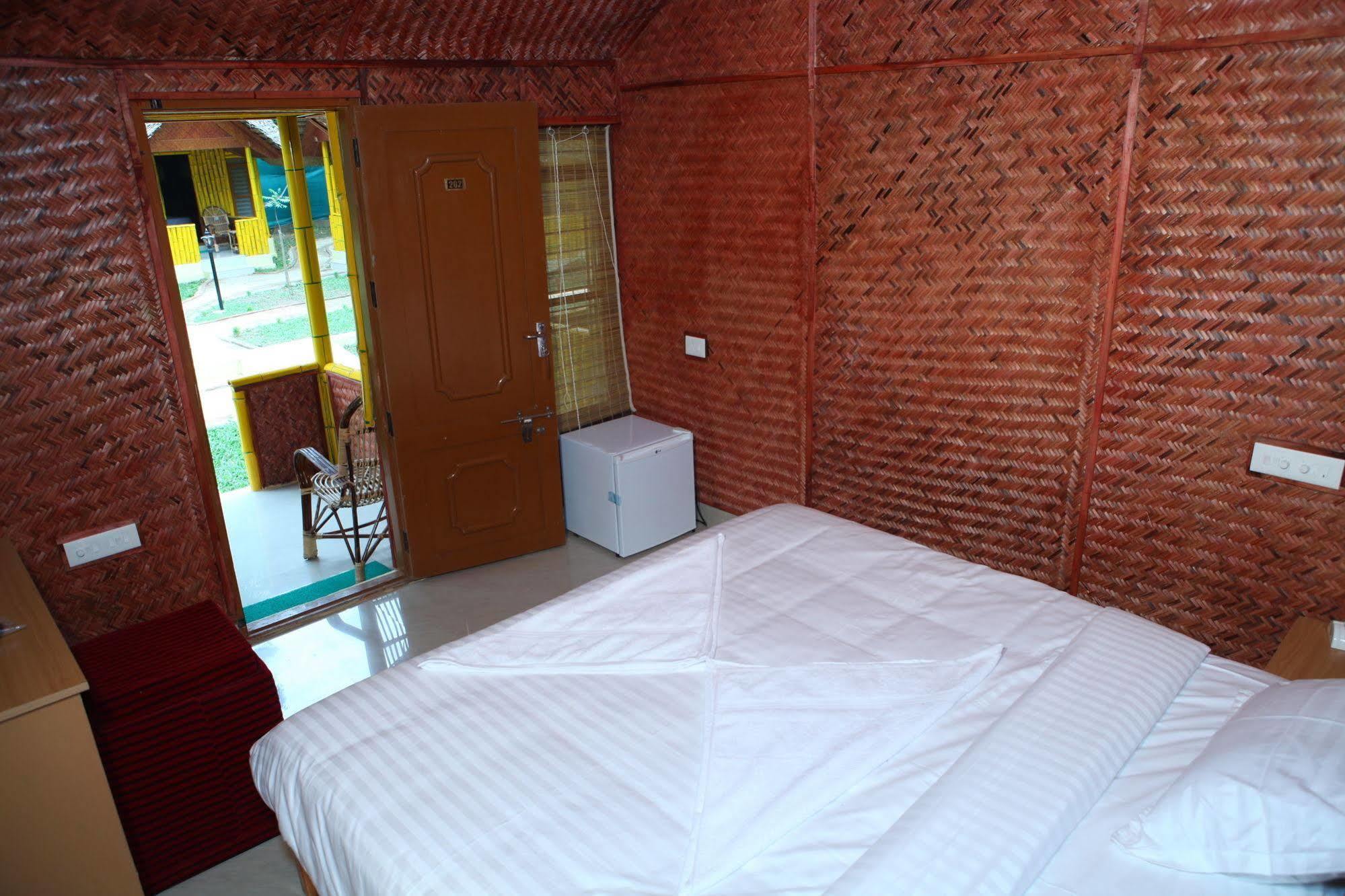 ורקלה Savithri Inn Bamboo Cottages & Resorts מראה חיצוני תמונה