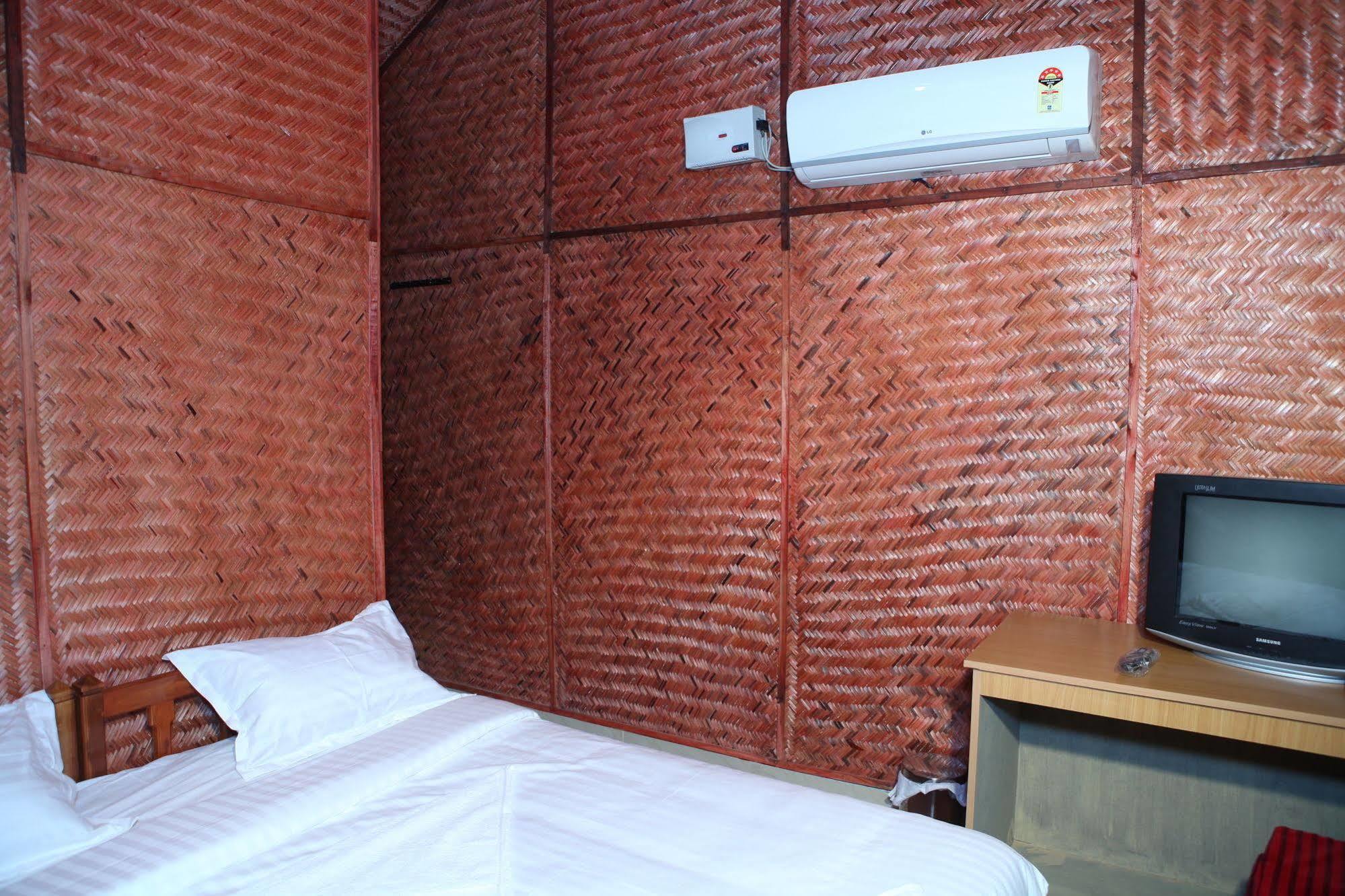 ורקלה Savithri Inn Bamboo Cottages & Resorts מראה חיצוני תמונה