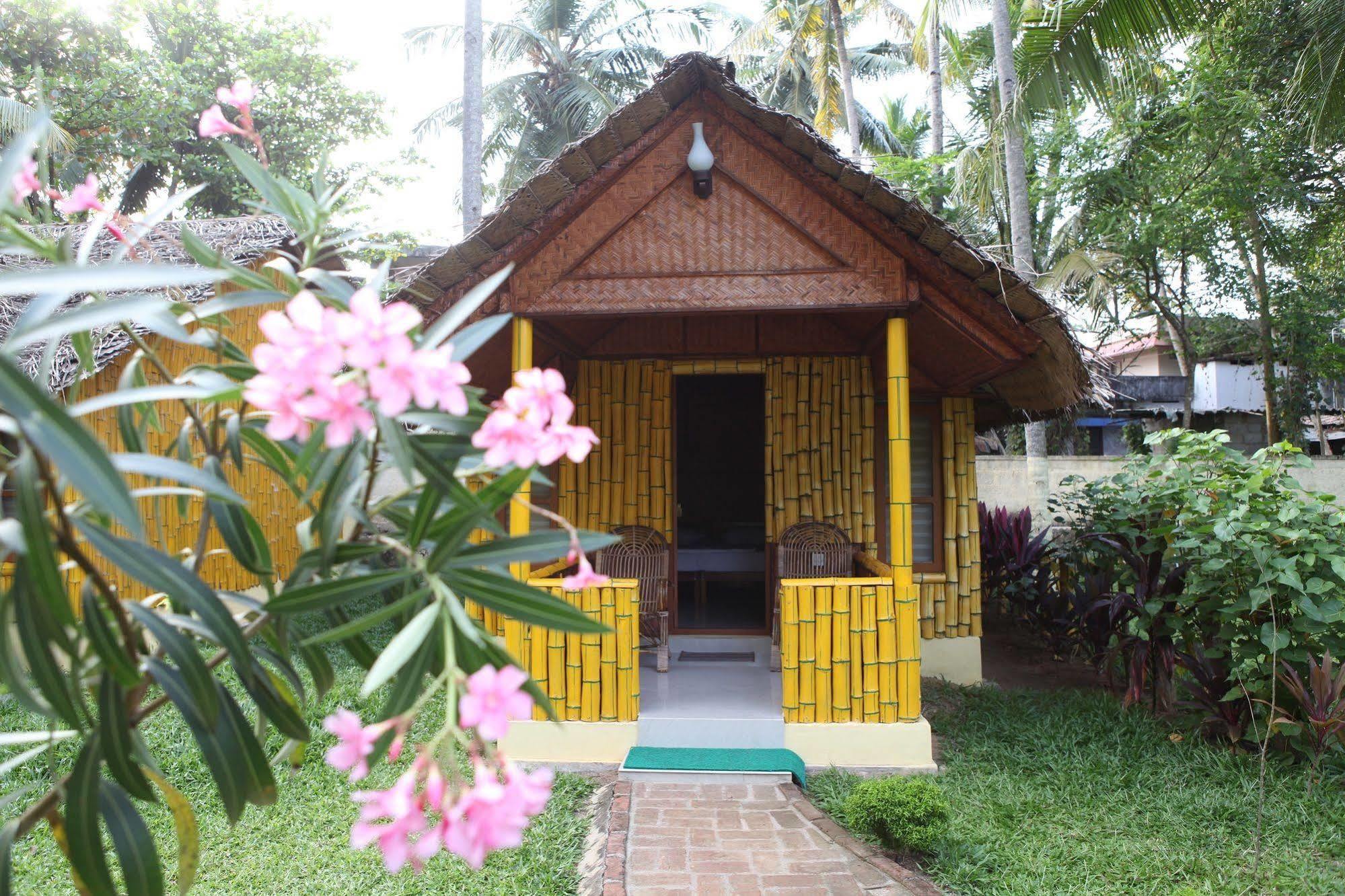ורקלה Savithri Inn Bamboo Cottages & Resorts מראה חיצוני תמונה