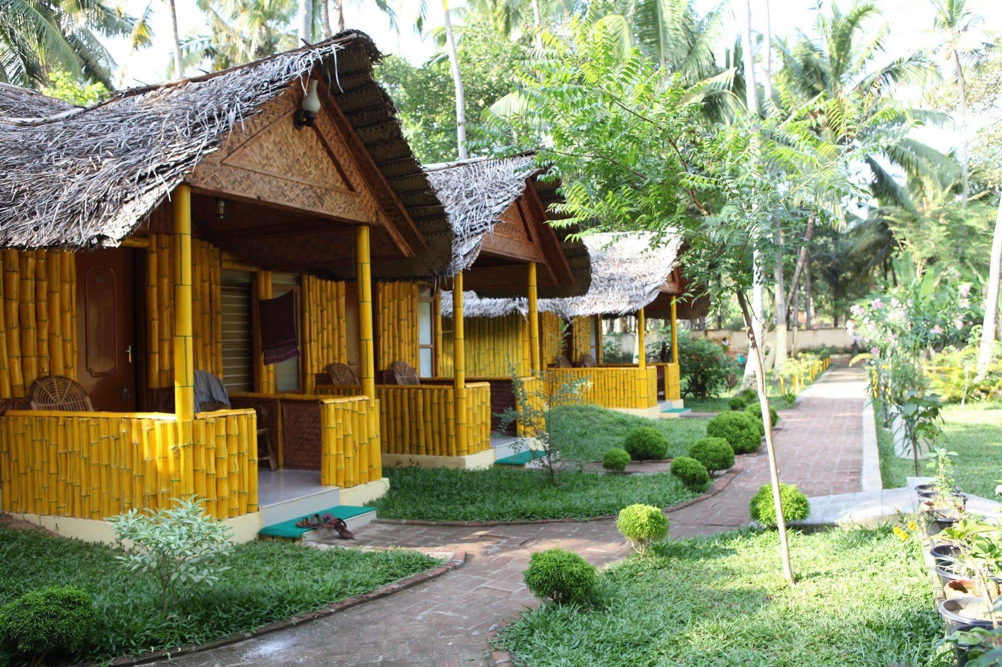 ורקלה Savithri Inn Bamboo Cottages & Resorts מראה חיצוני תמונה