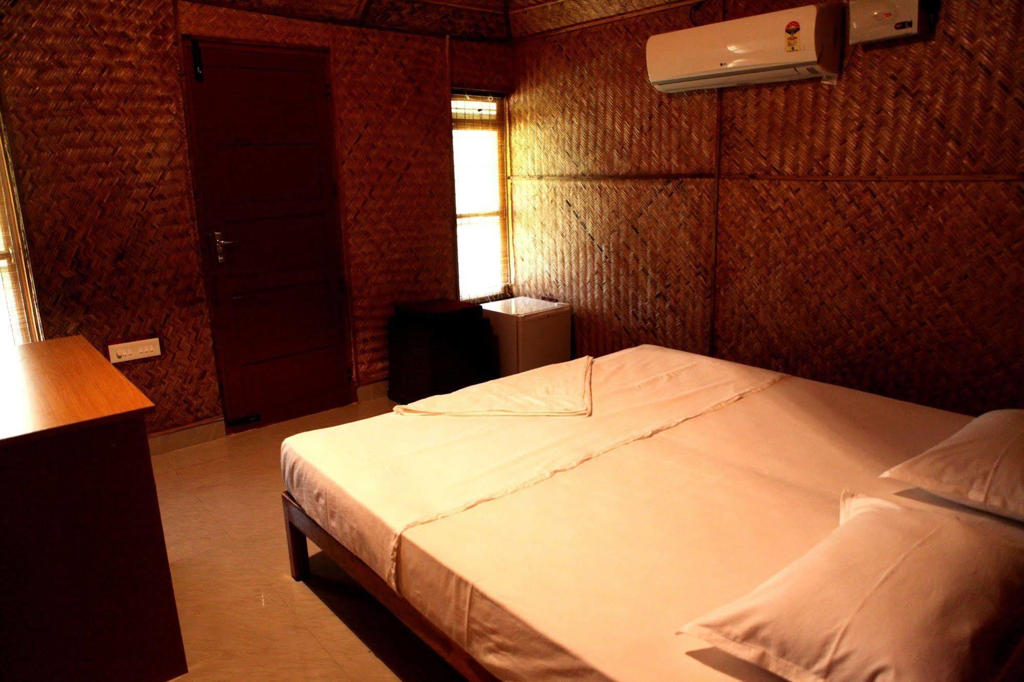 ורקלה Savithri Inn Bamboo Cottages & Resorts מראה חיצוני תמונה