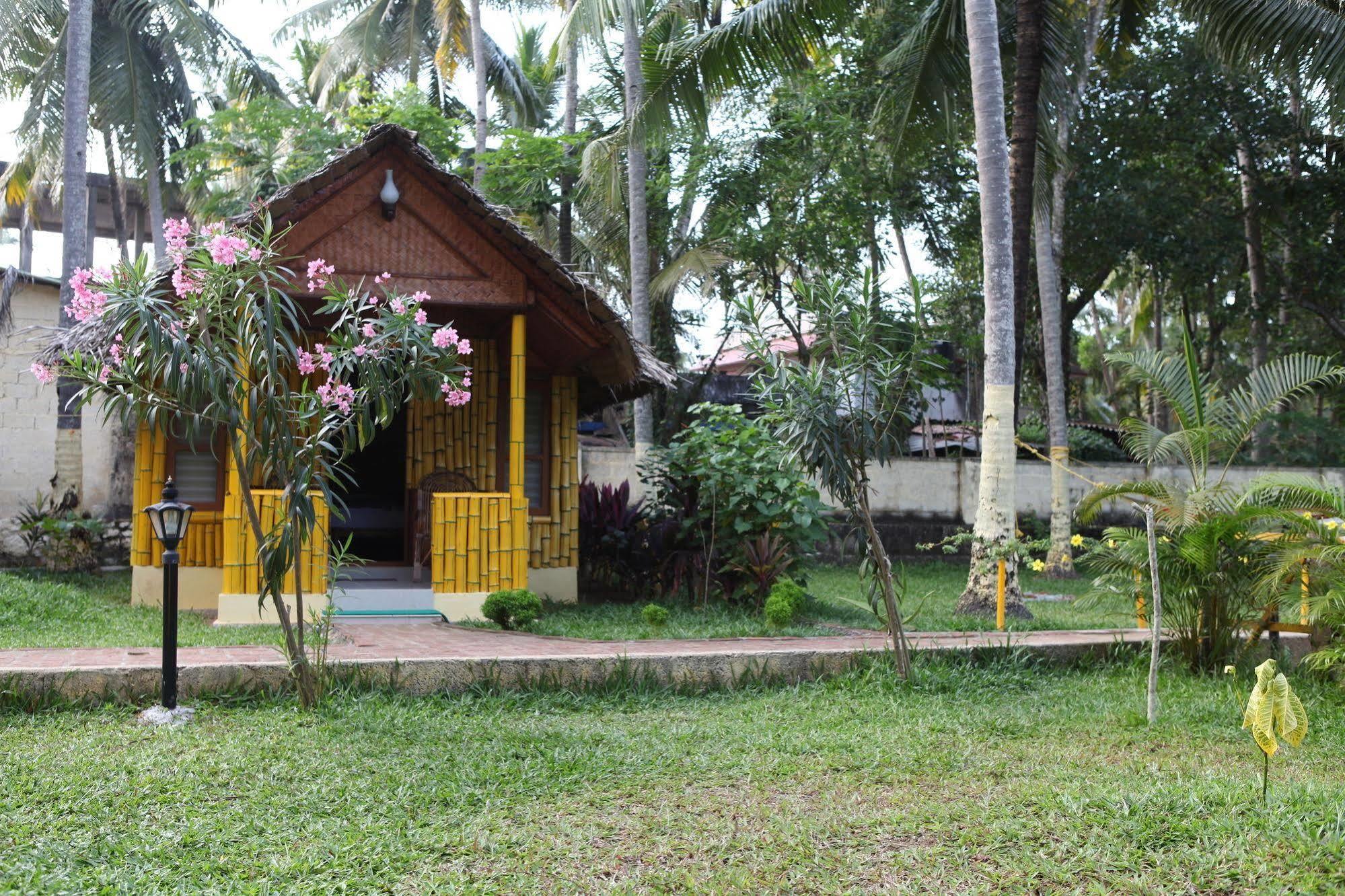ורקלה Savithri Inn Bamboo Cottages & Resorts מראה חיצוני תמונה