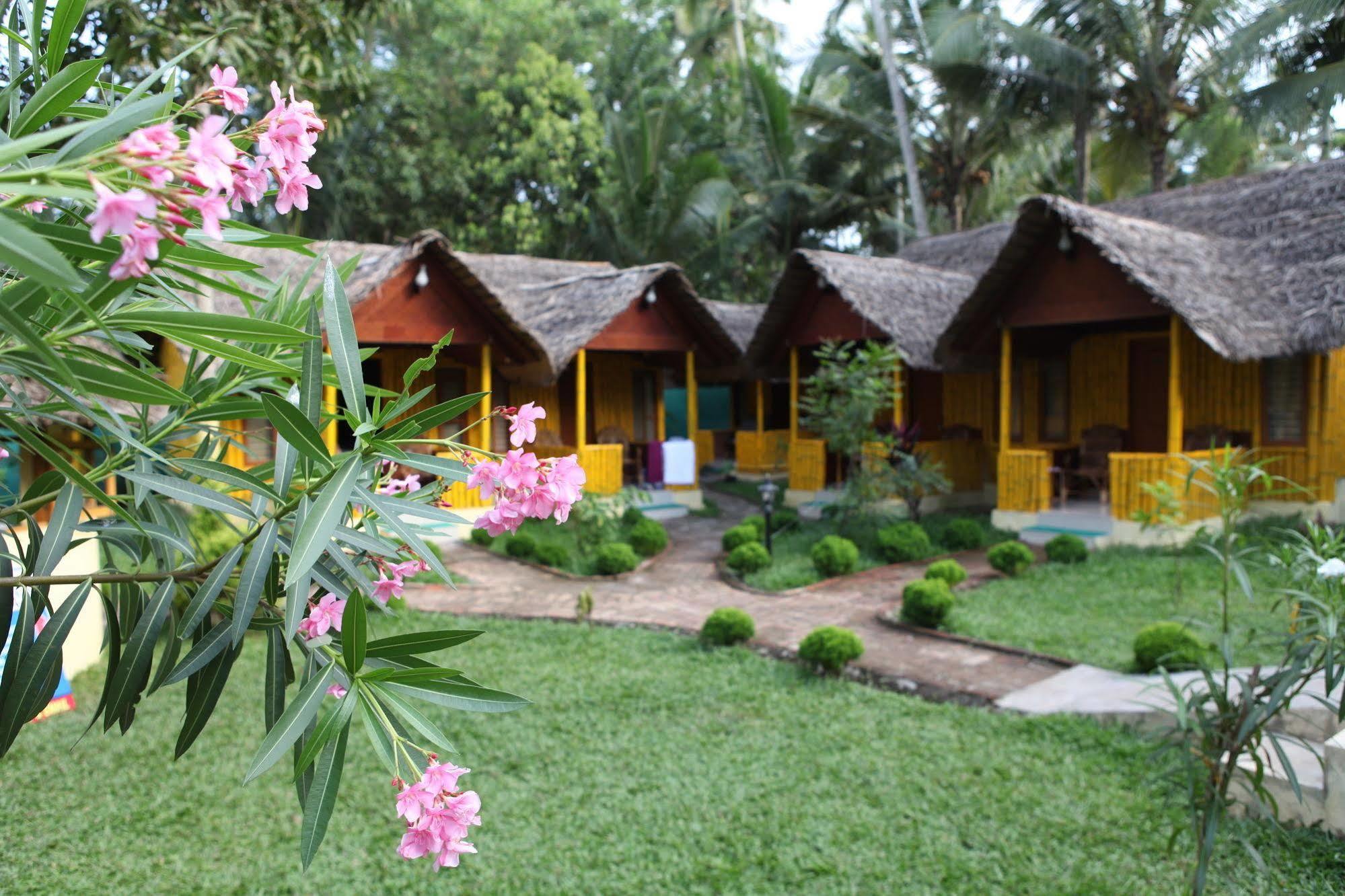 ורקלה Savithri Inn Bamboo Cottages & Resorts מראה חיצוני תמונה